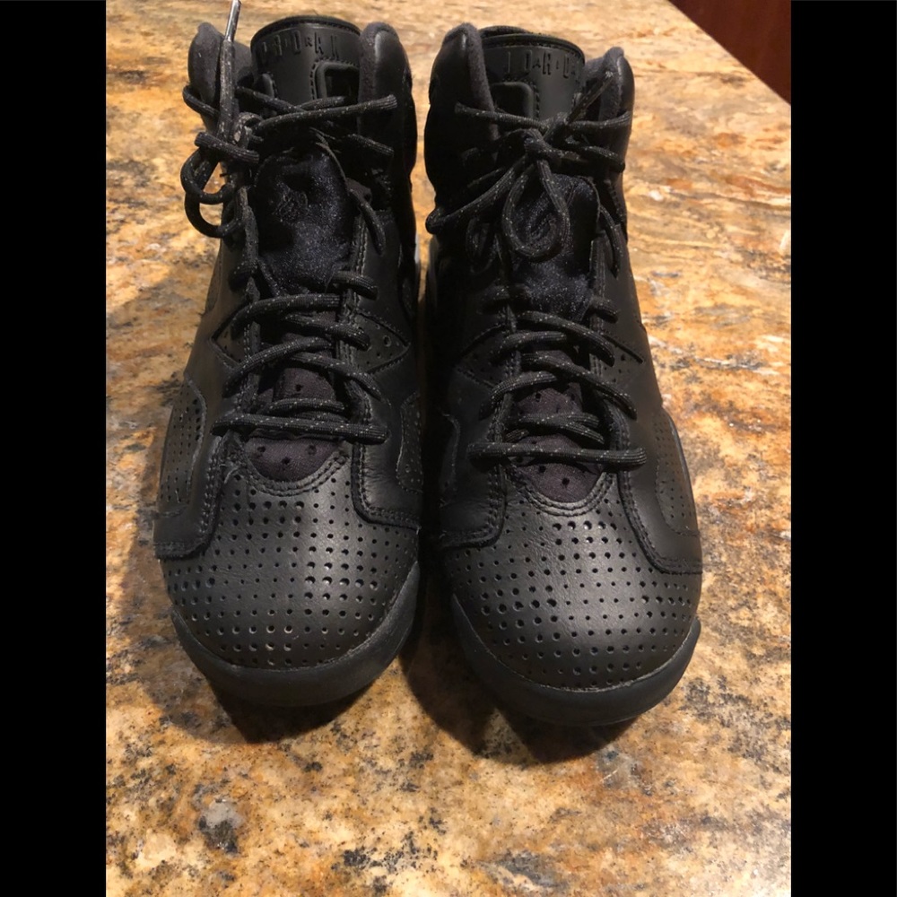 Jordan 6 Size 7y.
